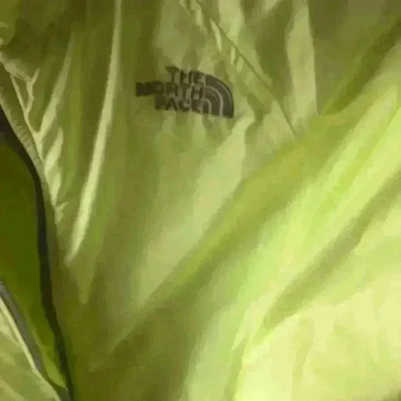 The north face girls jacket - Picture 3 of 9